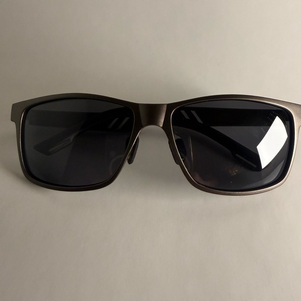 Chic Black Cat-Eye Sunglasses